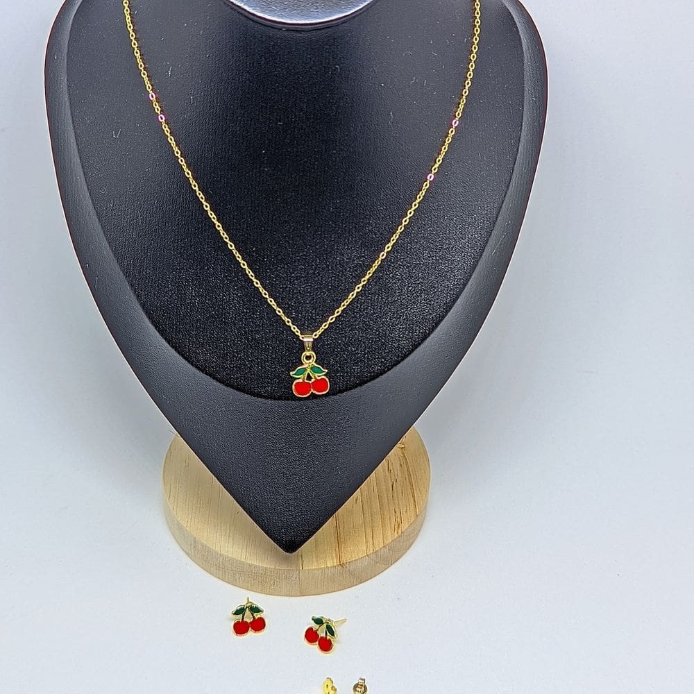Kit Conjunto Colar e Brincos Infantil Menina Folheado Ouro Antialérgico Dourado com pingente Cereja Delicado Presente