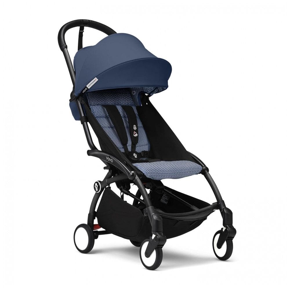 Carrinho de Bebê Stokke YOYO3 Azul Air France - Estrutura Preta, Dobrável, Assento Reclinável, Cinto 5 Pontos, Capota Anti-UV UPF 50+