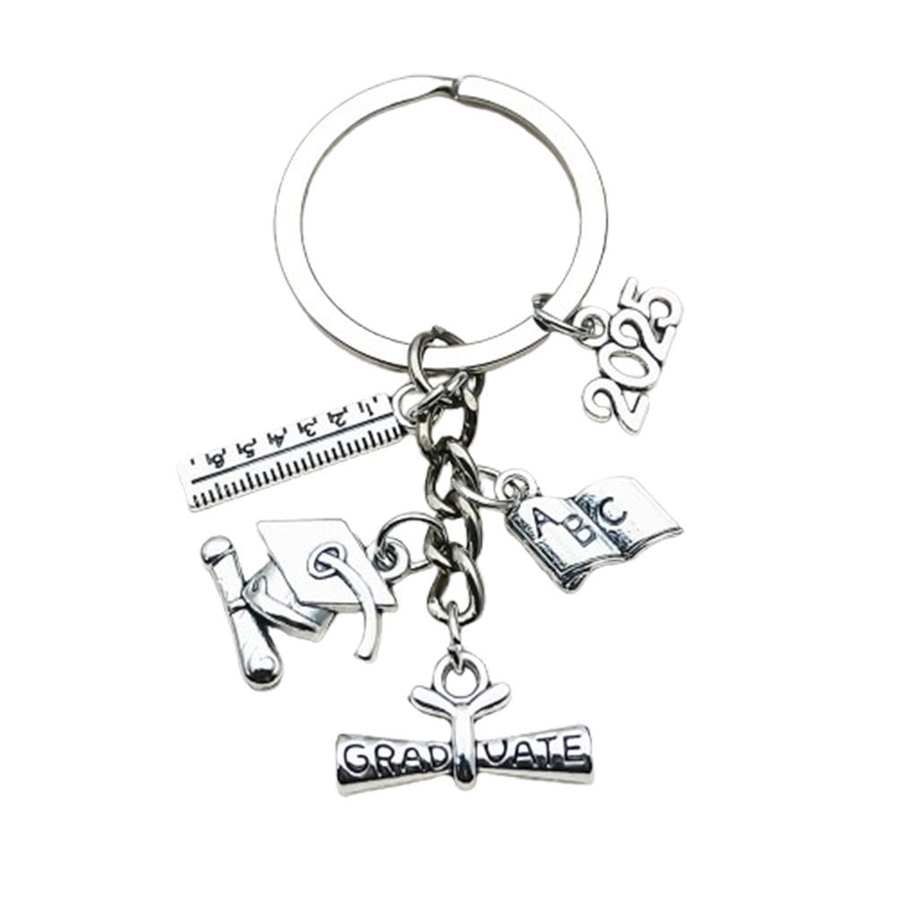 Chaveiro de graduação 2025 com boné, régua e certificado