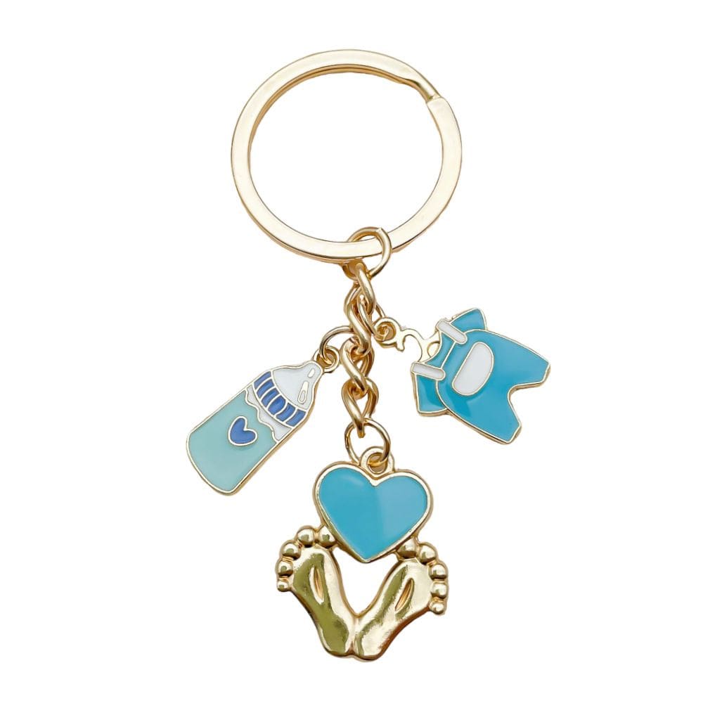 Chaveiro: roupa de bebê azul e chaveiro de mamadeira